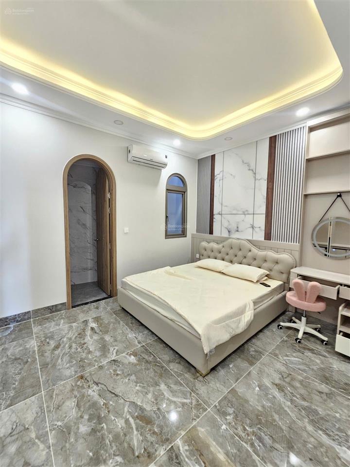 Bán nhà 1 trệt 4 lầu, có thang máy, mt hai bà trưng nối dài, kinh doanh đa nghề, full nội thất