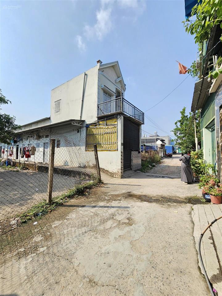 Bán nhà 1 trệt lầu, 6 phòng sau, gần ngã tư chiêu liêu thu nhập 15tr/tháng
