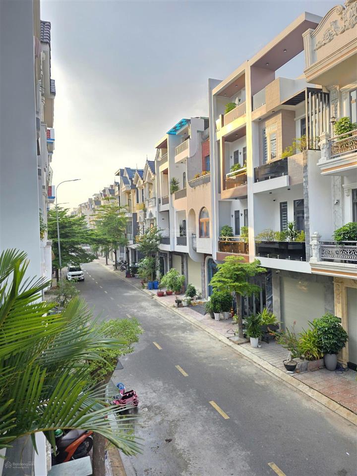 Bán nhà full nội thất, kdc gần vòng xoay an phú, hoàn công chỉ 4ty6