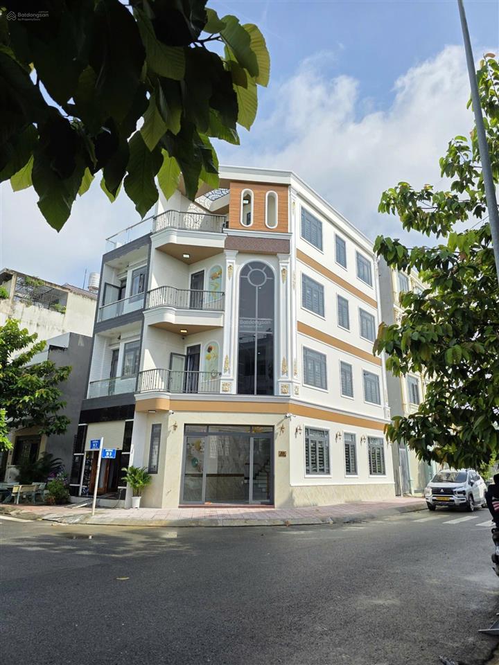 Bán nhà góc 2mt, kdc gần làng đại học, hoàn công, full nội thất