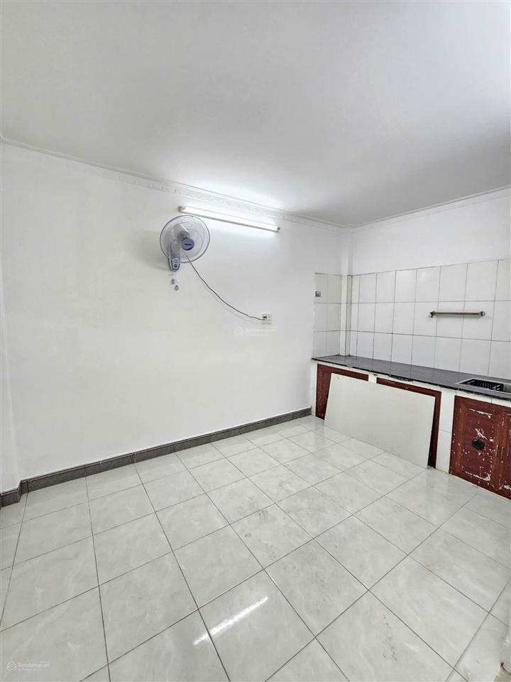 Bán nhà cấp 4 gác lửng sau bigc dĩ an, ngang 5x19,8m, sân ô tô 7 chỗ