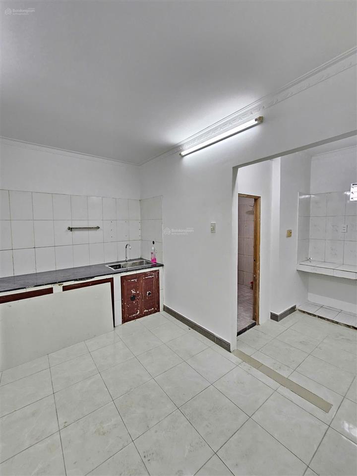 Bán nhà cấp 4 gác lửng sau bigc dĩ an, ngang 5x19,8m, sân ô tô 7 chỗ