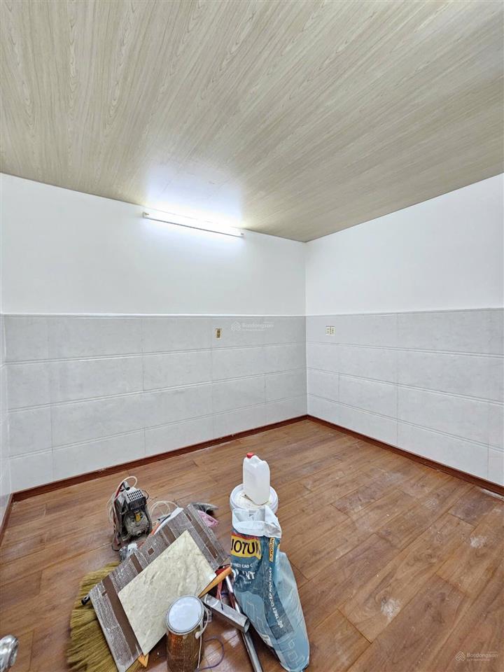 Bán nhà cấp 4 gác lửng sau bigc dĩ an, ngang 5x19,8m, sân ô tô 7 chỗ