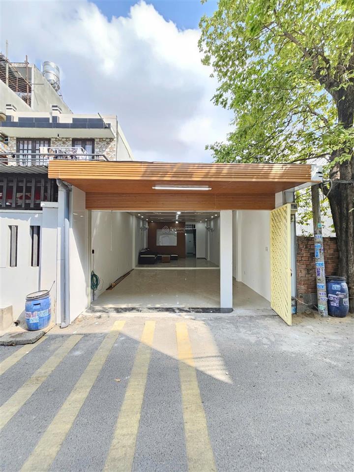 Bán nhà cấp 4 gác lửng sau bigc dĩ an, ngang 5x19,8m, sân ô tô 7 chỗ