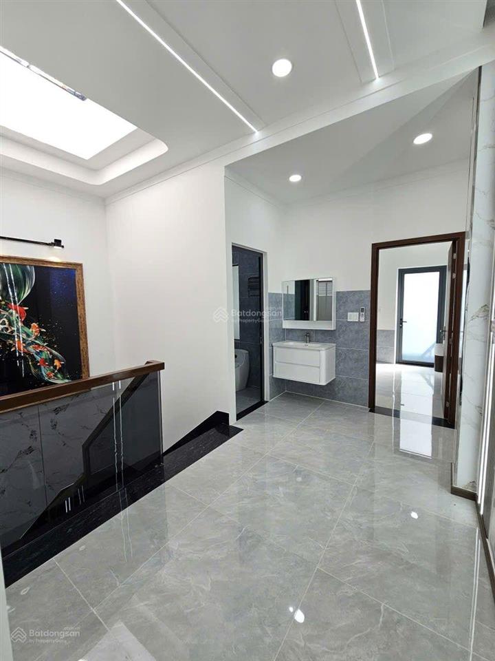 Bán nhà 1 trệt 2 lầu full nội thất hoàn công kdc gần ngã 6 an phú