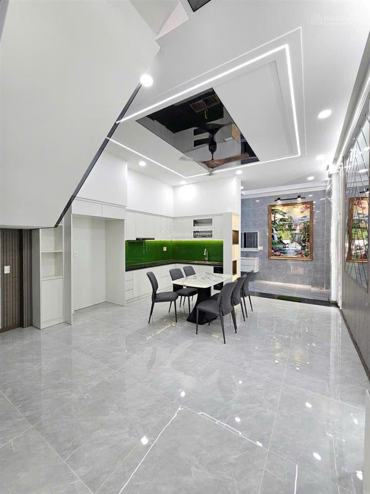 Bán nhà 1 trệt 2 lầu full nội thất hoàn công kdc gần ngã 6 an phú