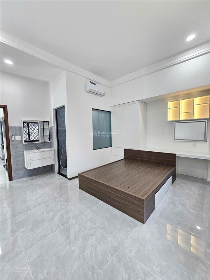 Bán nhà 1 trệt 2 lầu full nội thất hoàn công kdc gần ngã 6 an phú