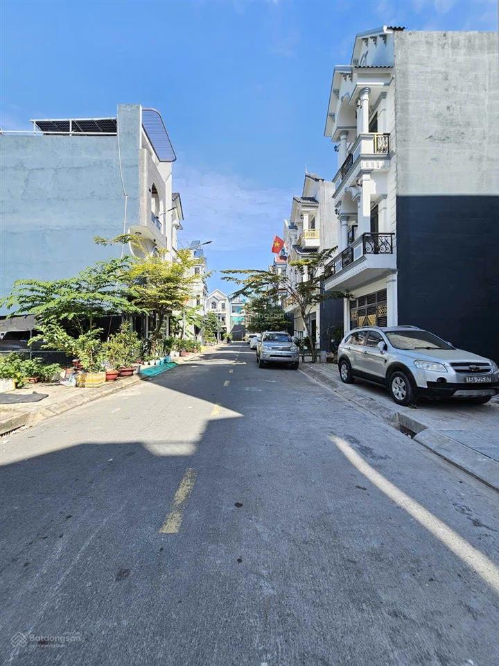 Bán nhà 1 trệt 2 lầu full nội thất hoàn công kdc gần ngã 6 an phú