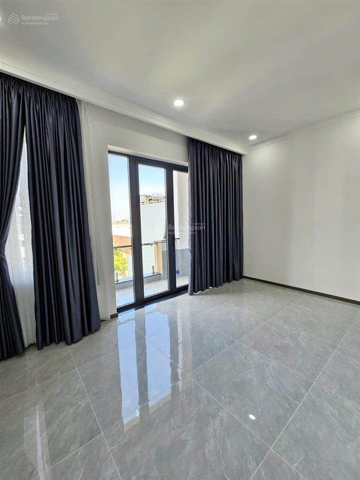 Bán nhà 1 trệt 2 lầu full nội thất hoàn công kdc gần ngã 6 an phú