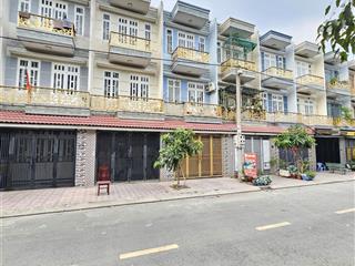 Bán nhà 1 trệt 2 lầu, kdc đồng bộ, hoàn công gần ttyt dĩ an chỉ 4ty4 tl quá rẻ