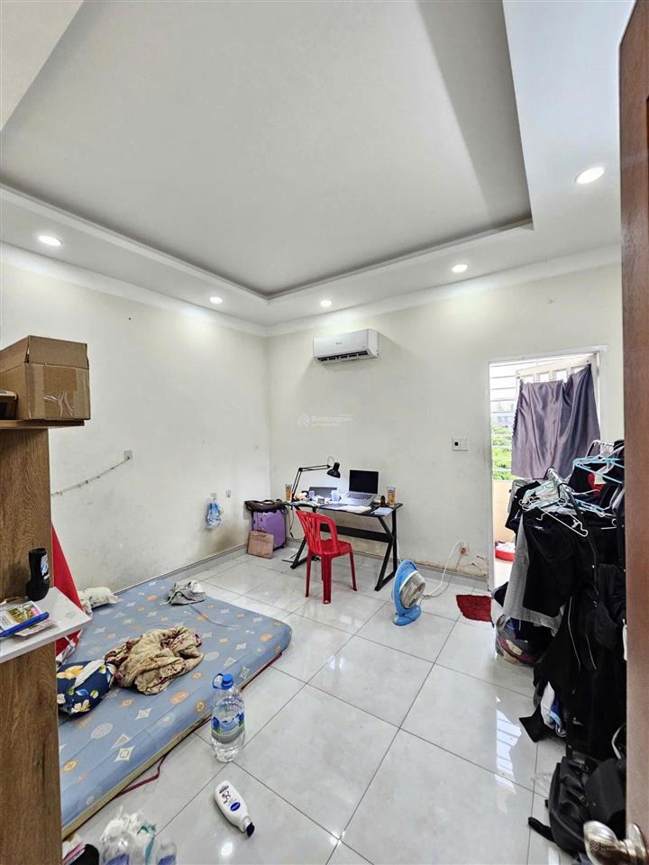 Bán nhà 1 trệt 2 lầu, kdc đồng bộ, hoàn công gần ttyt dĩ an chỉ 4ty4 tl quá rẻ