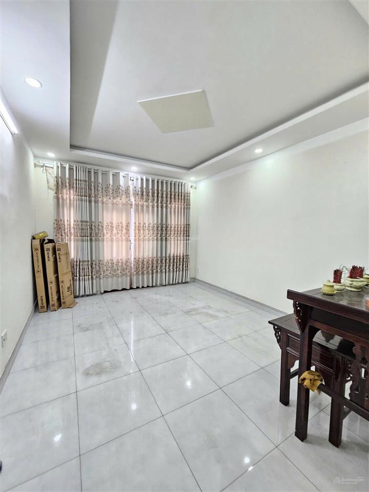 Bán nhà 1 trệt 2 lầu, kdc đồng bộ, hoàn công gần ttyt dĩ an chỉ 4ty4 tl quá rẻ