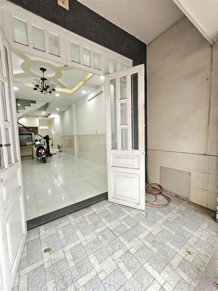 Bán nhà 1 trệt 2 lầu, kdc đồng bộ, hoàn công gần ttyt dĩ an chỉ 4ty4 tl quá rẻ