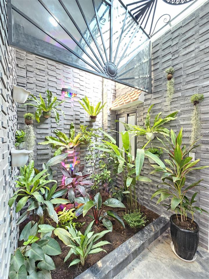Bán nhà 1 trệt 1 lầu, full nội thất, sân ô tô, hoàn công, có pn dưới, chỉ 4ty350 tl