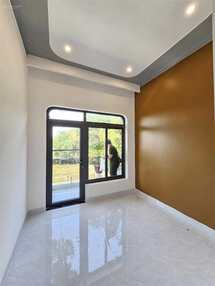 Bán nhà 1 trệt 1 lầu, full nội thất, sân ô tô, hoàn công, có pn dưới, chỉ 4ty350 tl