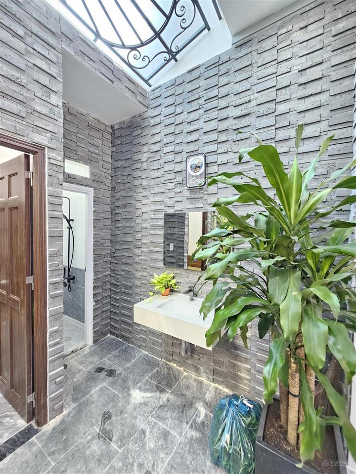 Bán nhà 1 trệt 1 lầu, full nội thất, sân ô tô, hoàn công, có pn dưới, chỉ 4ty350 tl