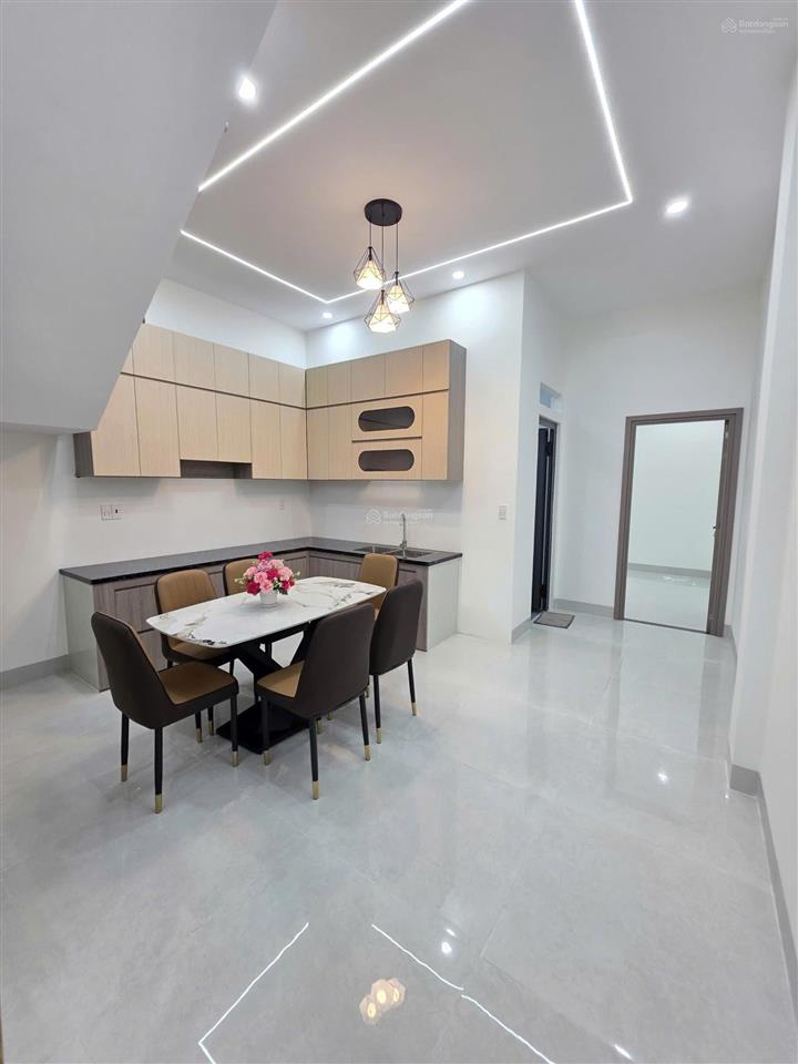 Bán nhà 1 trệt 1 lầu giá rẻ, chỉ 2tỷ990 tl mạnh, đường ô tô, hoàn công