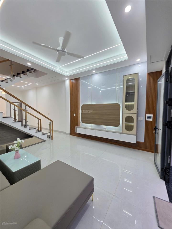 Bán nhà 1 trệt 1 lầu giá rẻ, chỉ 2tỷ990 tl mạnh, đường ô tô, hoàn công