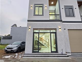 Bán nhà 1 trệt 1 lầu giá rẻ, chỉ 2tỷ990 tl mạnh, đường ô tô, hoàn công
