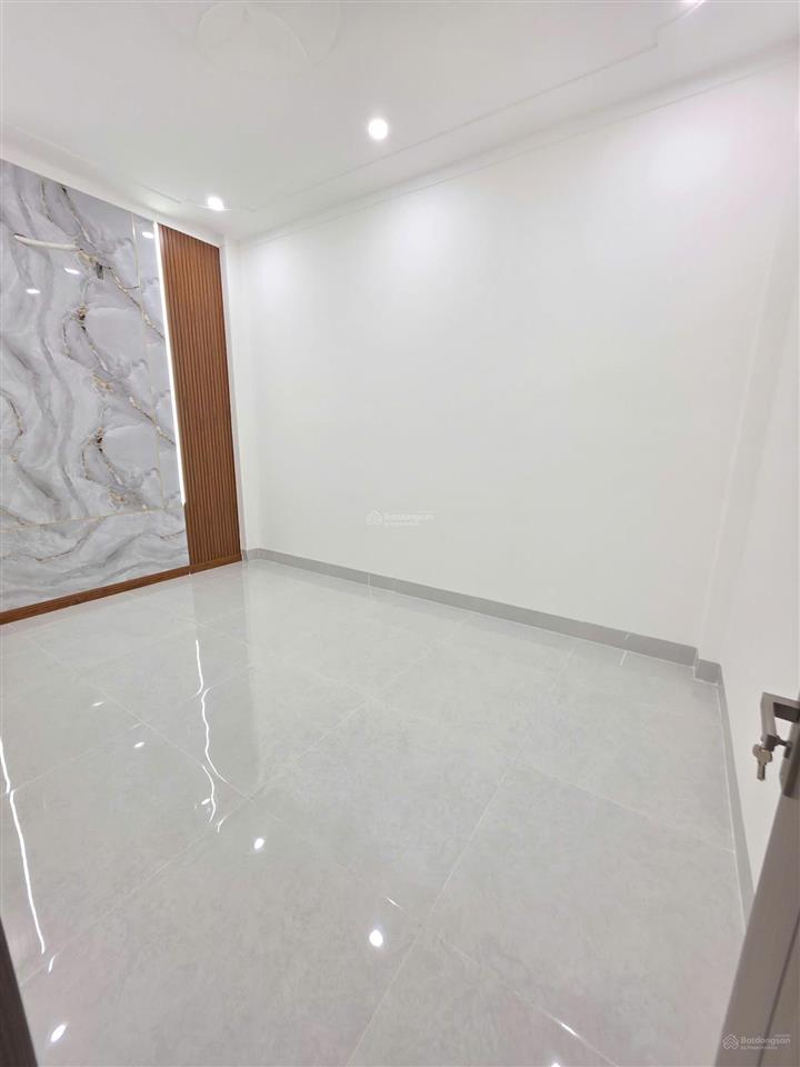 Bán nhà 1 trệt 1 lầu giá rẻ, chỉ 2tỷ990 tl mạnh, đường ô tô, hoàn công