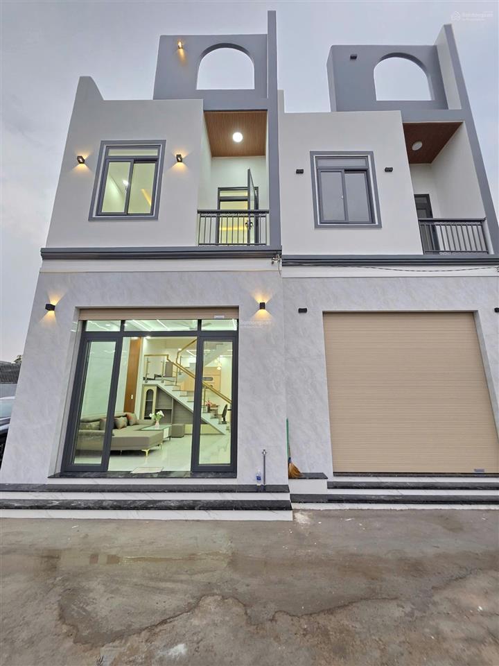 Bán nhà 1 trệt 1 lầu giá rẻ, chỉ 2tỷ990 tl mạnh, đường ô tô, hoàn công