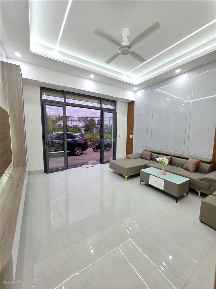 Bán nhà 1 trệt 1 lầu giá rẻ, chỉ 2tỷ990 tl mạnh, đường ô tô, hoàn công