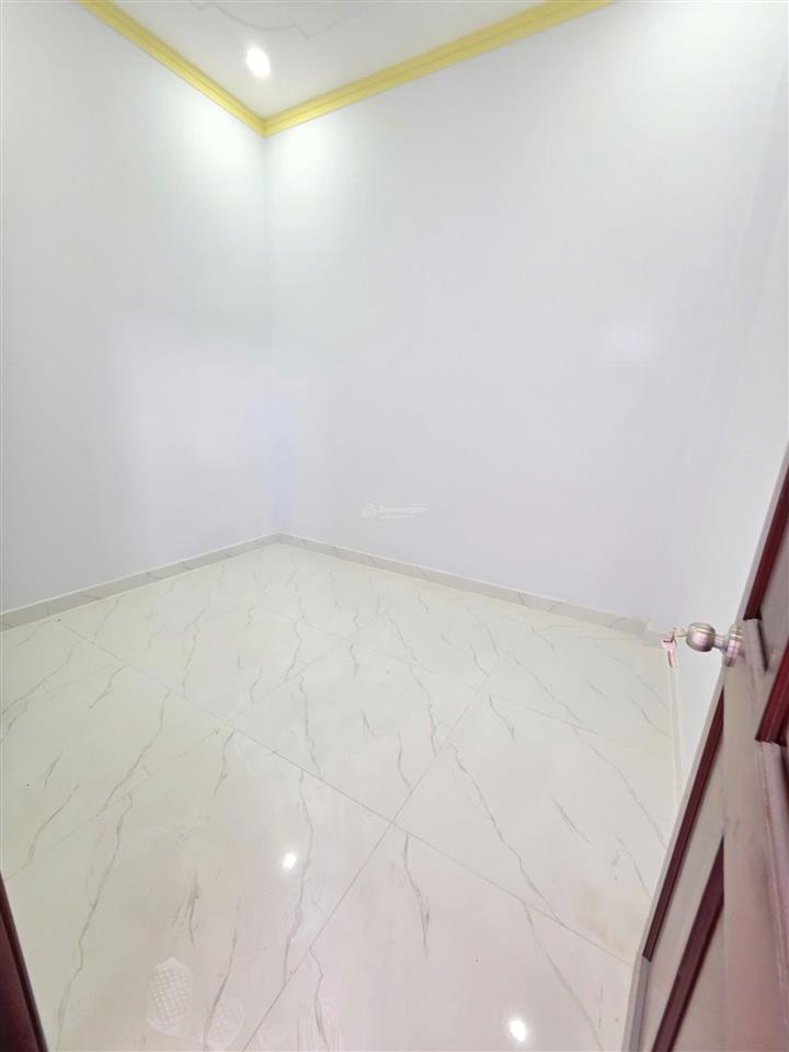 Nhà xây mới, 1 trệt 1 lầu, sân ô tô, pn dưới, gần làng đại học, hoàn công 4ty6 tl