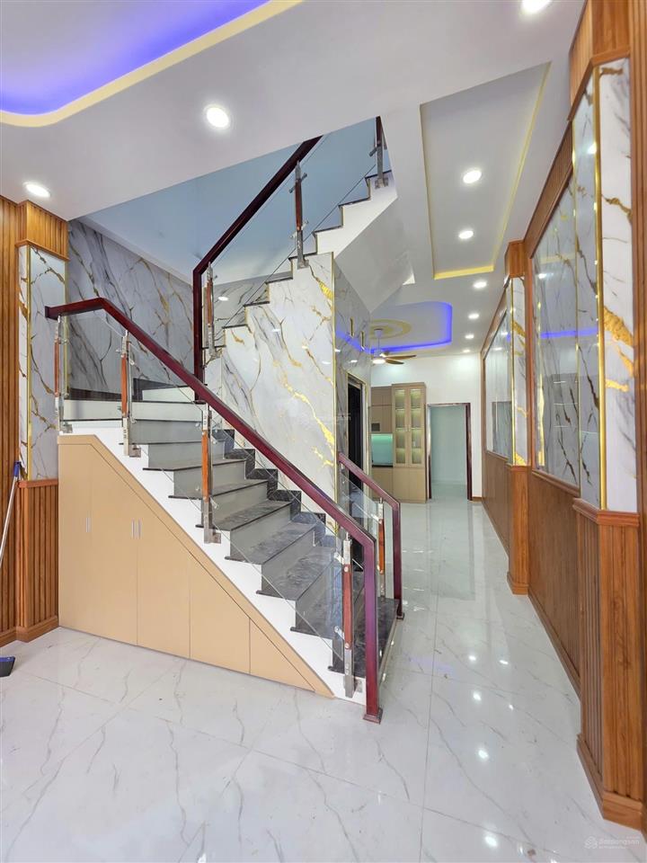 Nhà xây mới, 1 trệt 1 lầu, sân ô tô, pn dưới, gần làng đại học, hoàn công 4ty6 tl