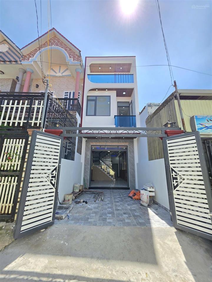 Nhà xây mới, 1 trệt 1 lầu, sân ô tô, pn dưới, gần làng đại học, hoàn công 4ty6 tl