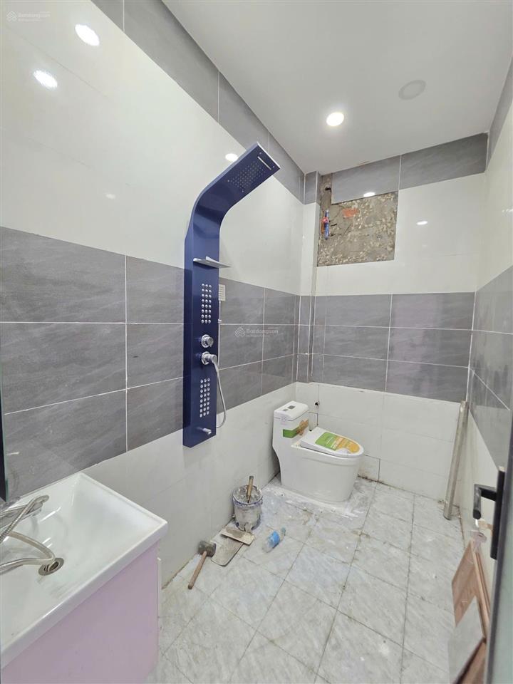 Nhà xây mới, 1 trệt 1 lầu, sân ô tô, pn dưới, gần làng đại học, hoàn công 4ty6 tl
