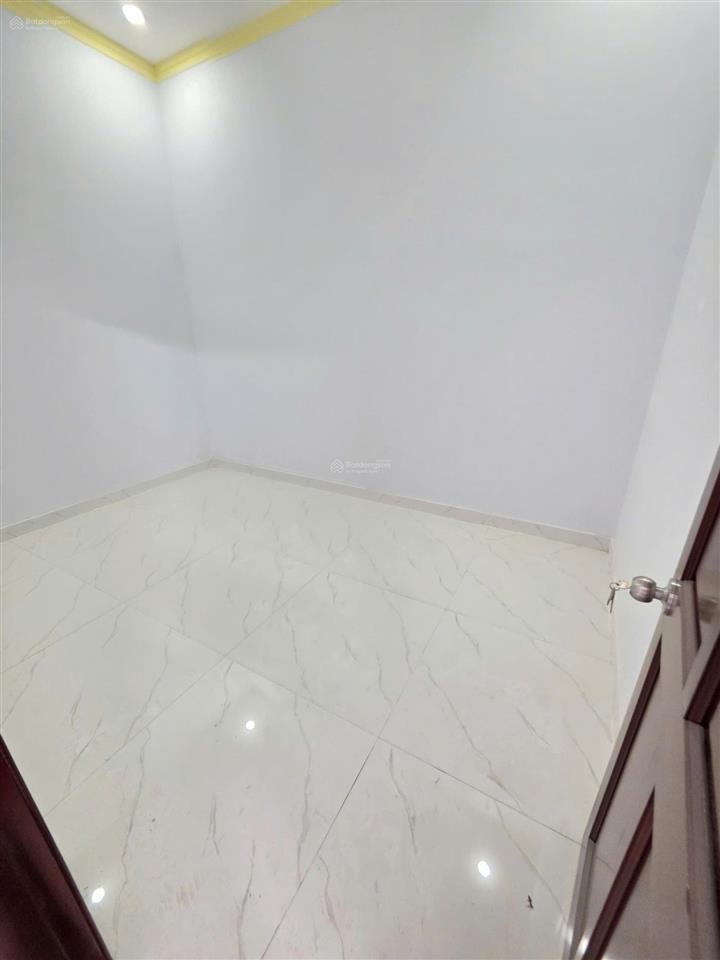 Nhà xây mới, 1 trệt 1 lầu, sân ô tô, pn dưới, gần làng đại học, hoàn công 4ty6 tl
