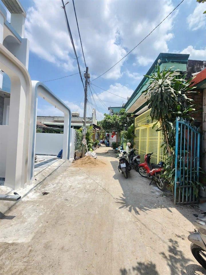 Bán nhà 1 trệt 1 lầu gần ngã ba tân vạn, chỉ 2ty850 tl, gần làng đại học