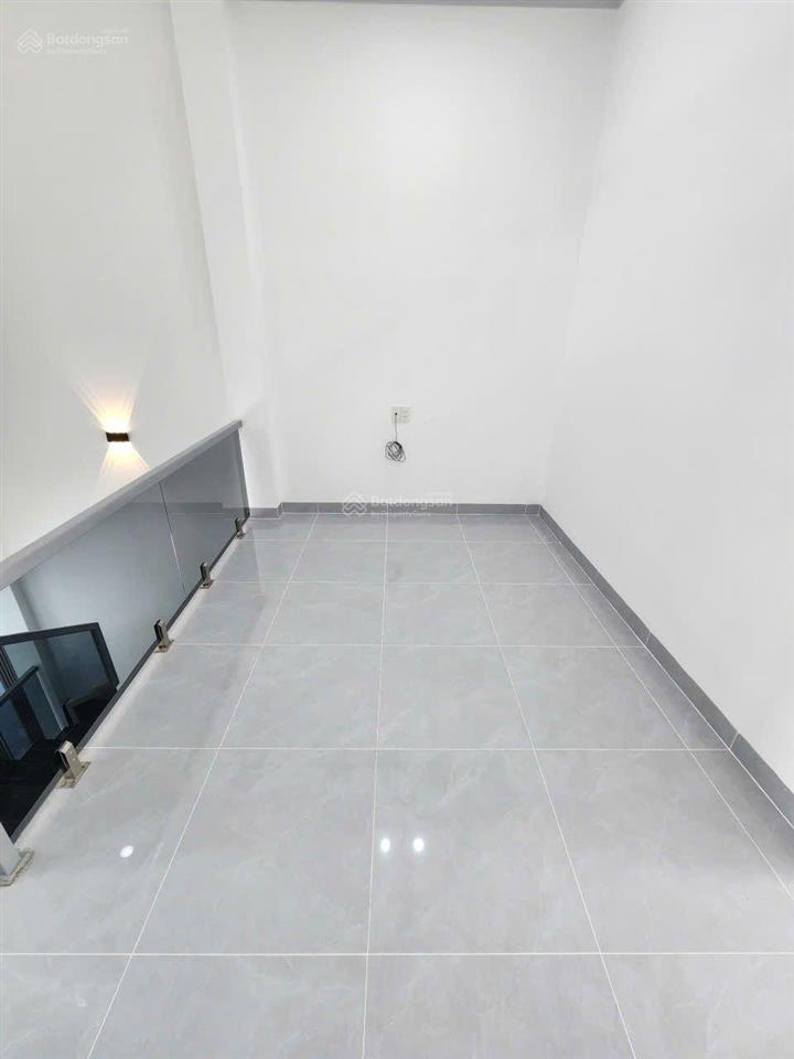 Bán nhà 1 trệt 1 lầu gần ngã ba tân vạn, chỉ 2ty850 tl, gần làng đại học