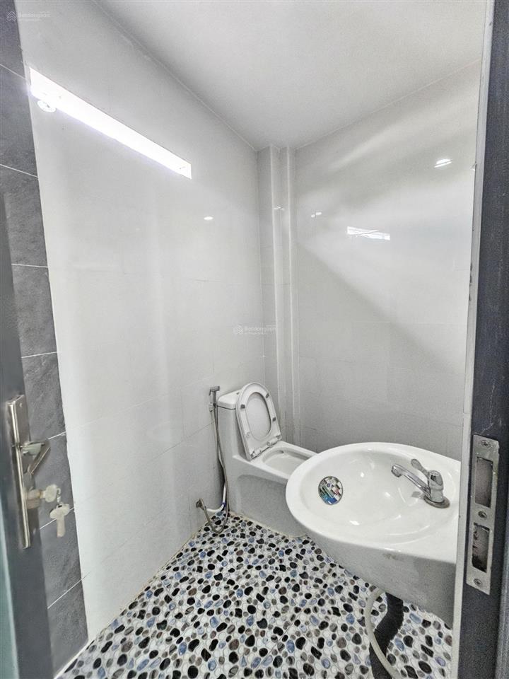 Bán nhà 1 trệt 1 lầu gần vòng xoay cầu hang, full nội thất, có pn dưới