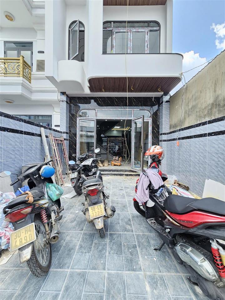 Bán nhà dĩ an, 3 tấm, hoàn công, full nội thất sau lưng sân vận động đông hòa chỉ 6ty950 tl