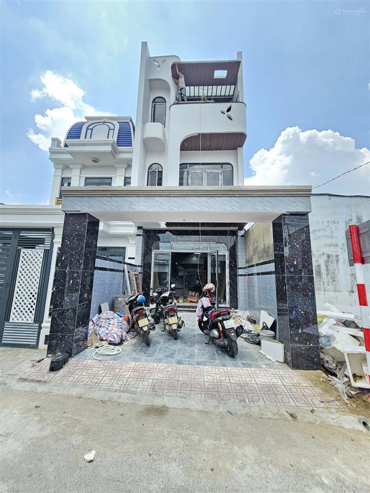 Bán nhà dĩ an, 3 tấm, hoàn công, full nội thất sau lưng sân vận động đông hòa chỉ 6ty950 tl