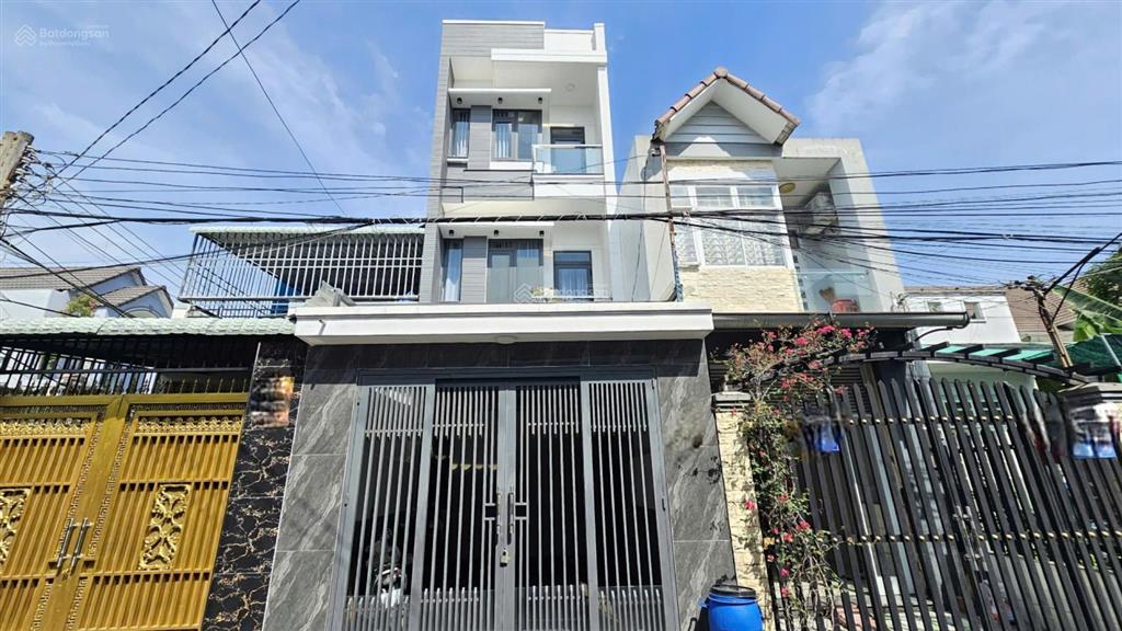 Bán nhà sau lưng sân vận động đông hòa dĩ an, 1 trệt 2 lầu chỉ 5tỷ6 tl