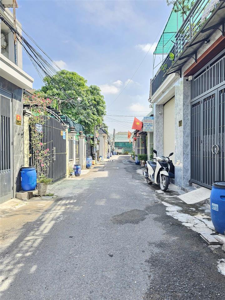 Bán nhà sau lưng sân vận động đông hòa dĩ an, 1 trệt 2 lầu chỉ 5tỷ6 tl