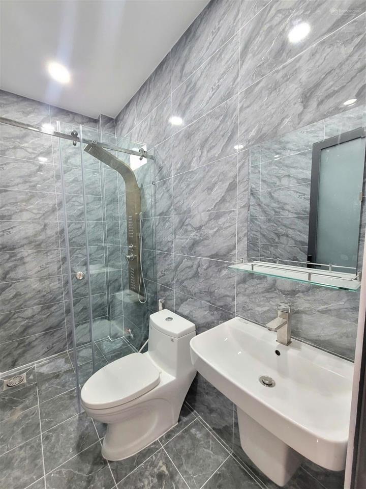Bán nhà sau lưng sân vận động đông hòa dĩ an, 1 trệt 2 lầu chỉ 5tỷ6 tl