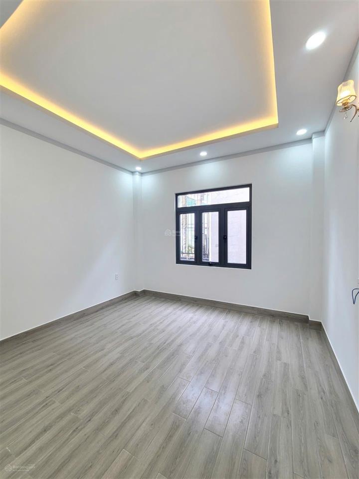 Bán nhà sau lưng sân vận động đông hòa dĩ an, 1 trệt 2 lầu chỉ 5tỷ6 tl