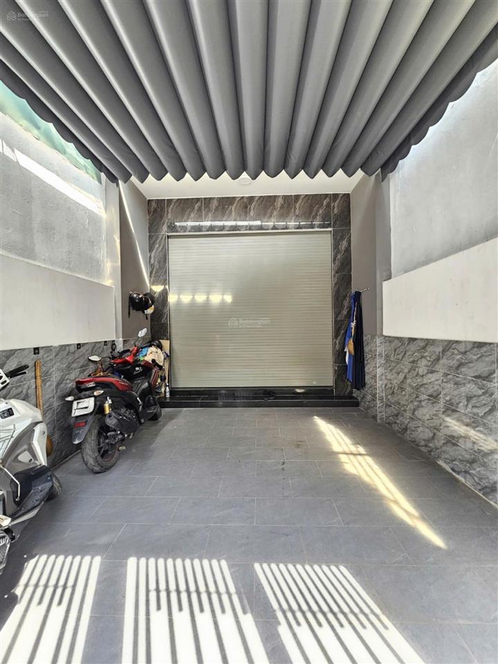 Bán nhà sau lưng sân vận động đông hòa dĩ an, 1 trệt 2 lầu chỉ 5tỷ6 tl