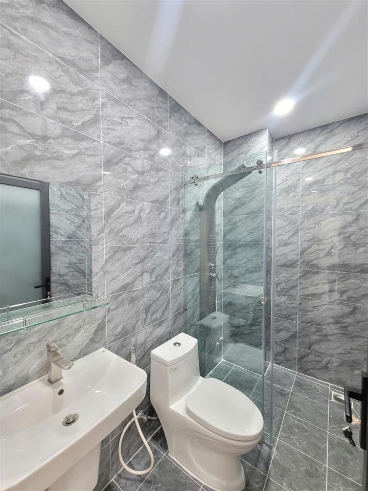 Bán nhà sau lưng sân vận động đông hòa dĩ an, 1 trệt 2 lầu chỉ 5tỷ6 tl