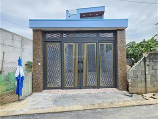 Bán nhà 1 trệt 1 lầu sau bigc dĩ an sân ô tô, pn dưới chỉ 5,5 tỷ quá rẻ