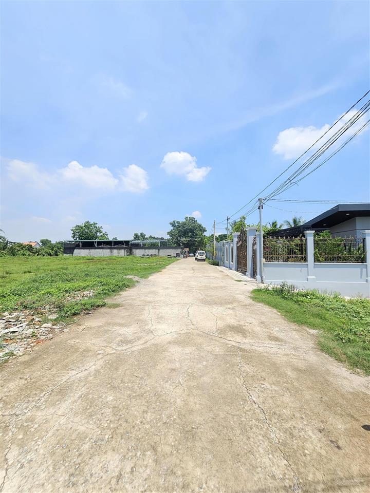 Bán đất lớn gần trường fpt đang xây, ngang 10x55m, phù hơp xây kho, căn hộ dịch vụ ok, 13,5triêu/m2
