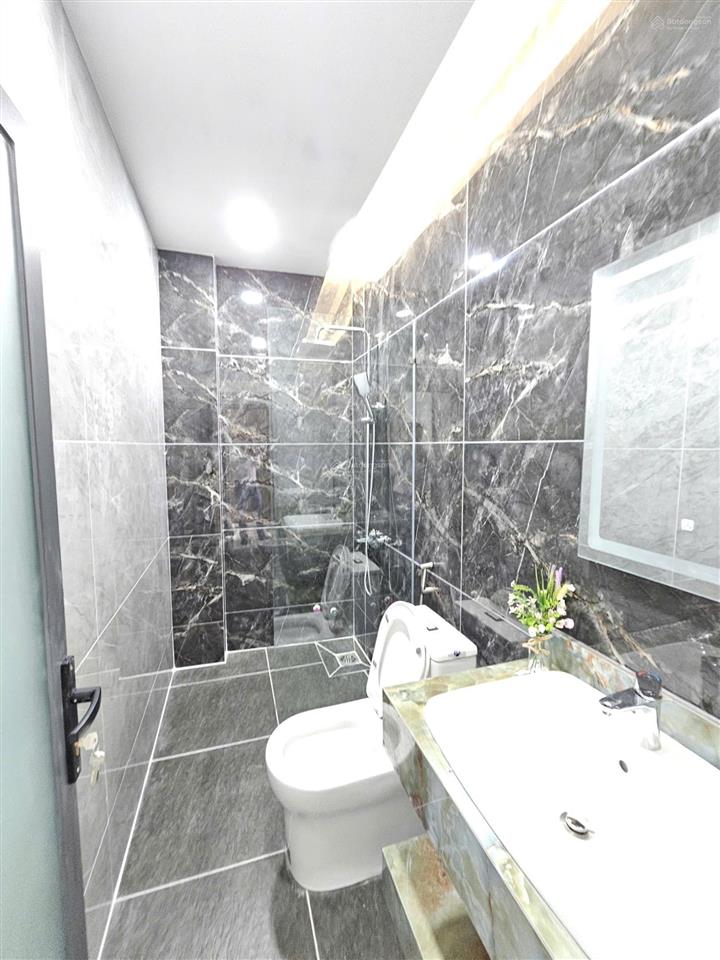 Bán nhà 1 trệt 3 lầu mt kinh doanh, sát hành chính dĩ an, full nội thất, hoàn công