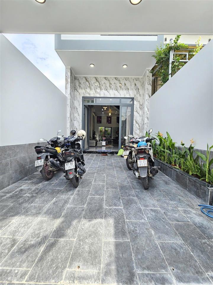 Bán nhà 1 trệt 3 lầu mt kinh doanh, sát hành chính dĩ an, full nội thất, hoàn công