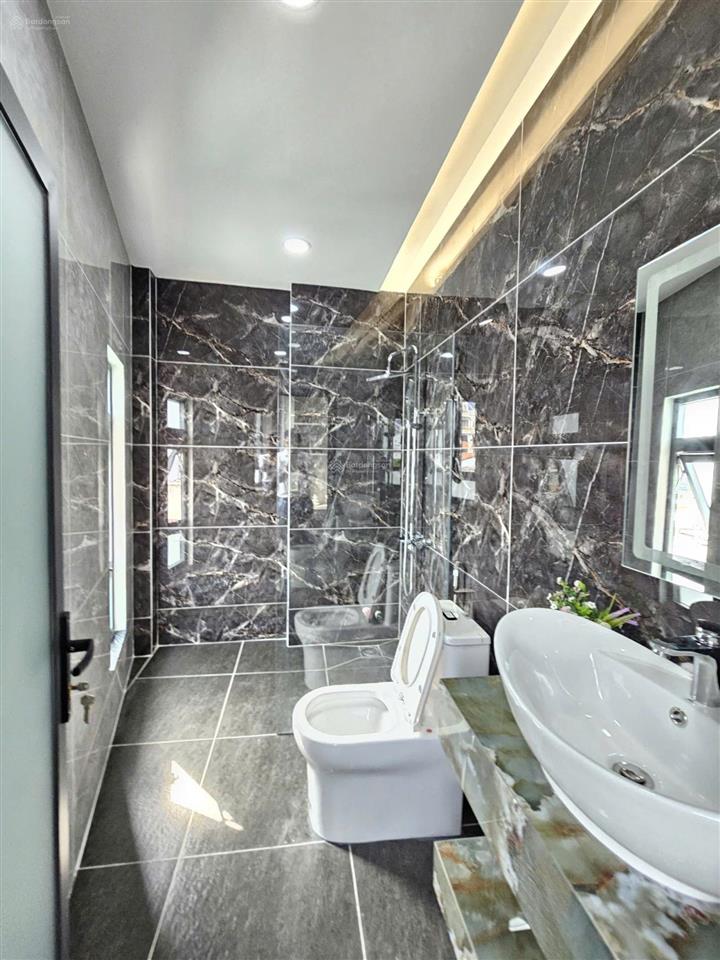 Bán nhà 1 trệt 3 lầu mt kinh doanh, sát hành chính dĩ an, full nội thất, hoàn công