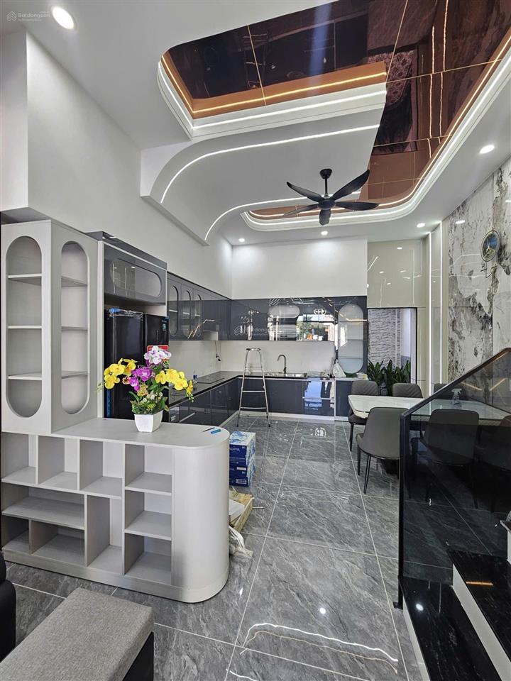 Bán nhà kdc gần vòng xoay an phú, 1 trệt 2 lầu, full nội thất chỉ 4 tỷ 700 triệu đồng