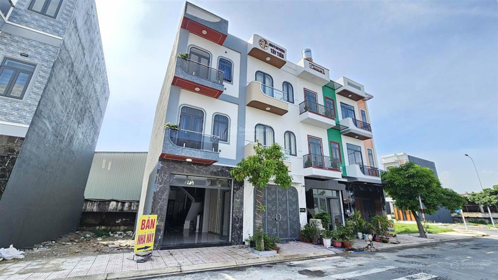 Bán nhà kdc gần vòng xoay an phú, 1 trệt 2 lầu, full nội thất chỉ 4 tỷ 700 triệu đồng