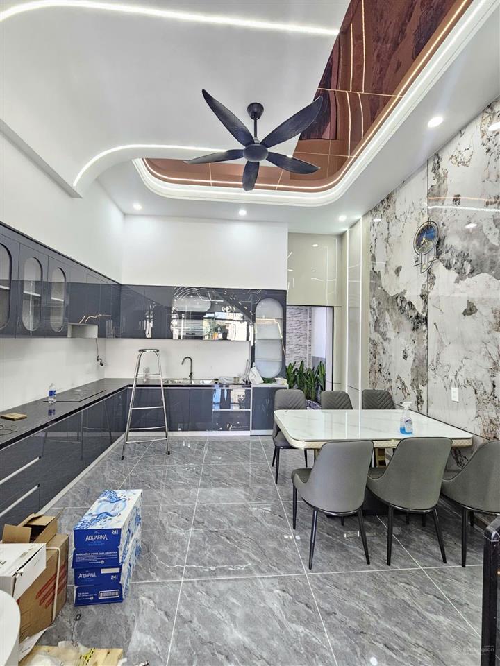 Bán nhà kdc gần vòng xoay an phú, 1 trệt 2 lầu, full nội thất chỉ 4 tỷ 700 triệu đồng